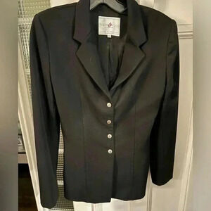 Vertigo Paris women’s black fitted blazer. Silver snap closure size small